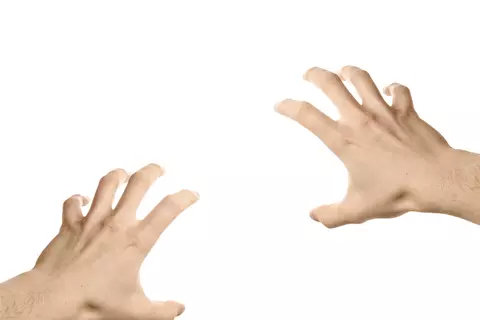 Hände die eine Krallenform bilden